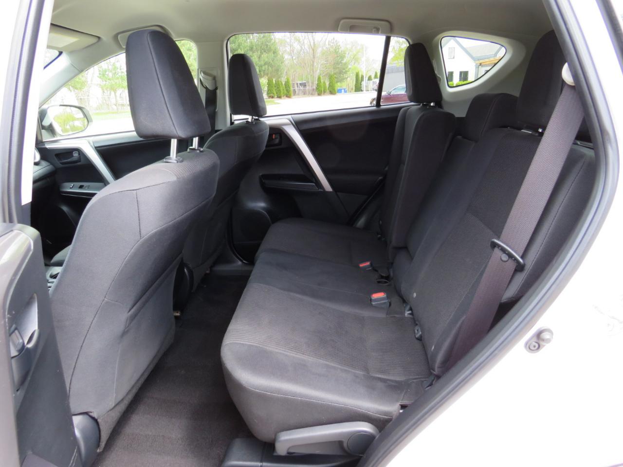 Toyota RAV4 LE AWD 2017