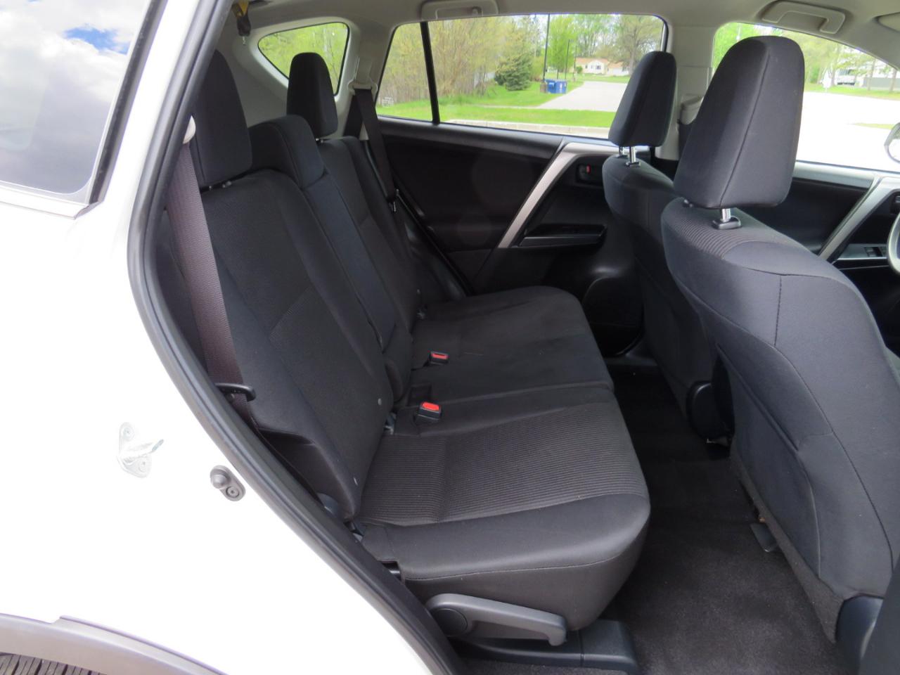 Toyota RAV4 LE AWD 2017