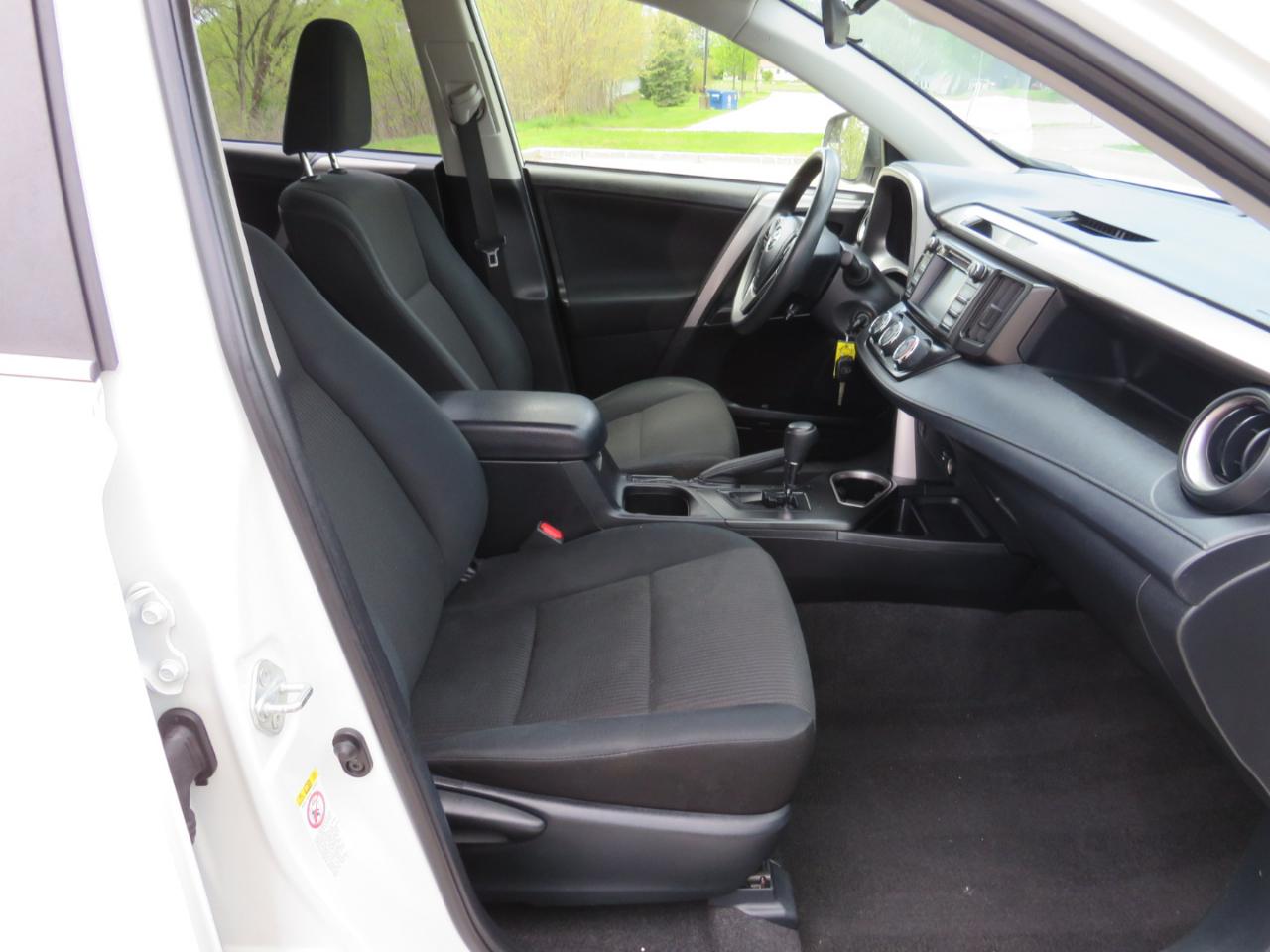 Toyota RAV4 LE AWD 2017
