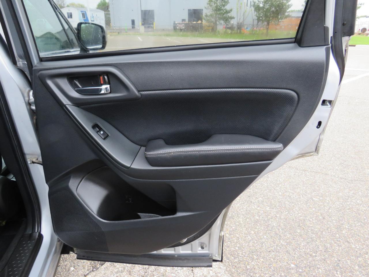 Subaru Forester 2.5i Limited 2014