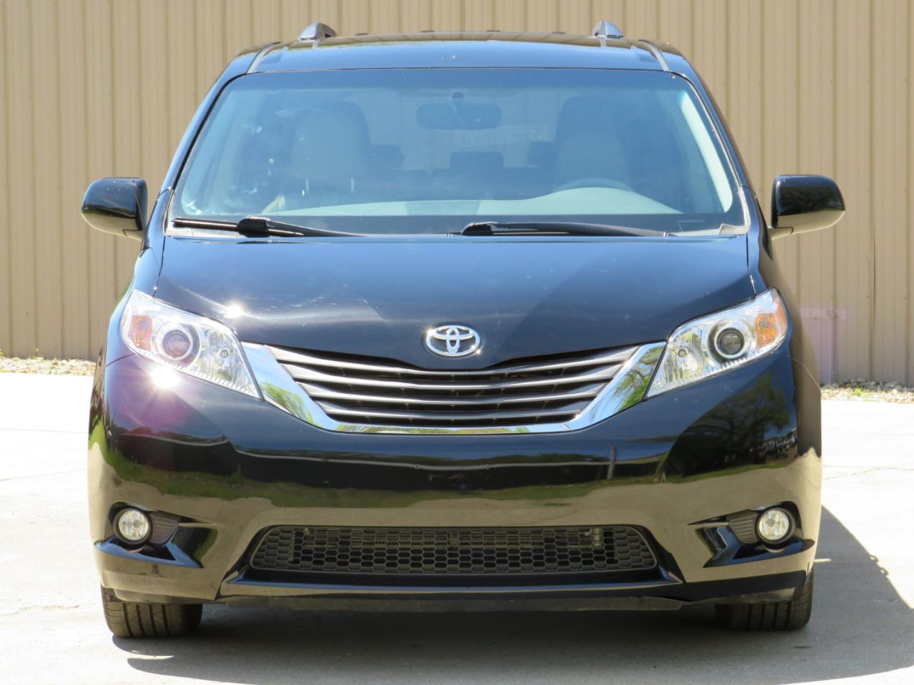 Toyota Sienna XLE AWD 7-Pass V6 2011