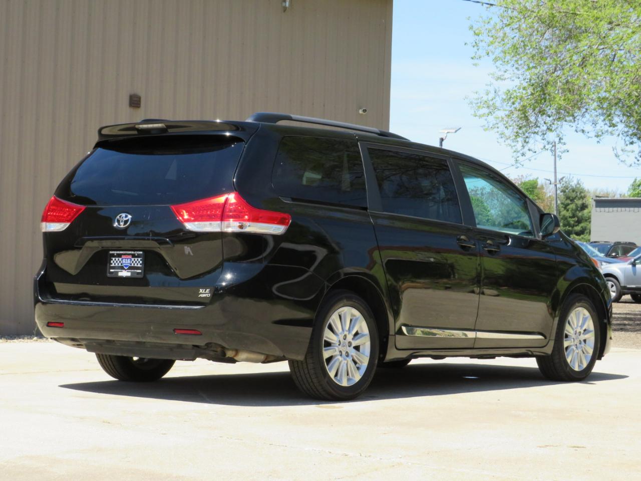 Toyota Sienna XLE AWD 7-Pass V6 2011