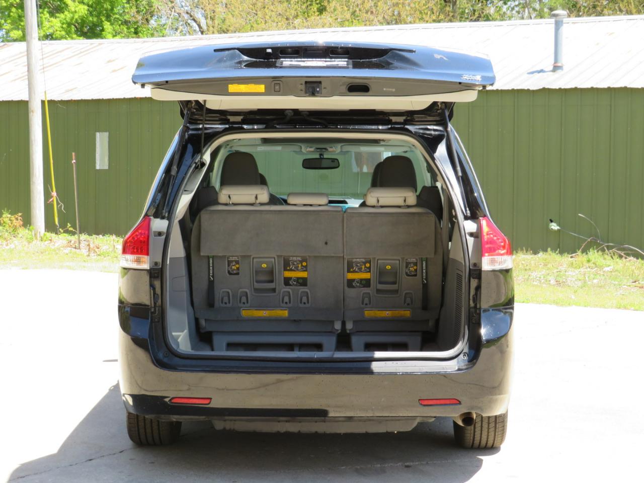 Toyota Sienna XLE AWD 7-Pass V6 2011