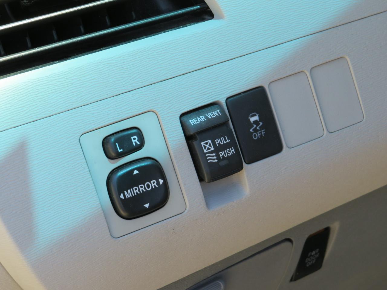 Toyota Sienna XLE AWD 7-Pass V6 2011