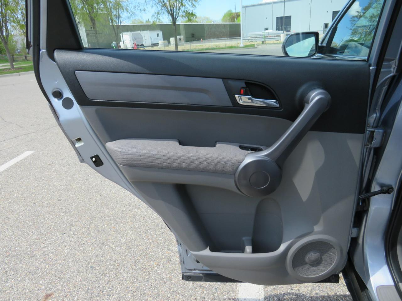 Honda CR-V LX 4WD 5-Speed AT 2009