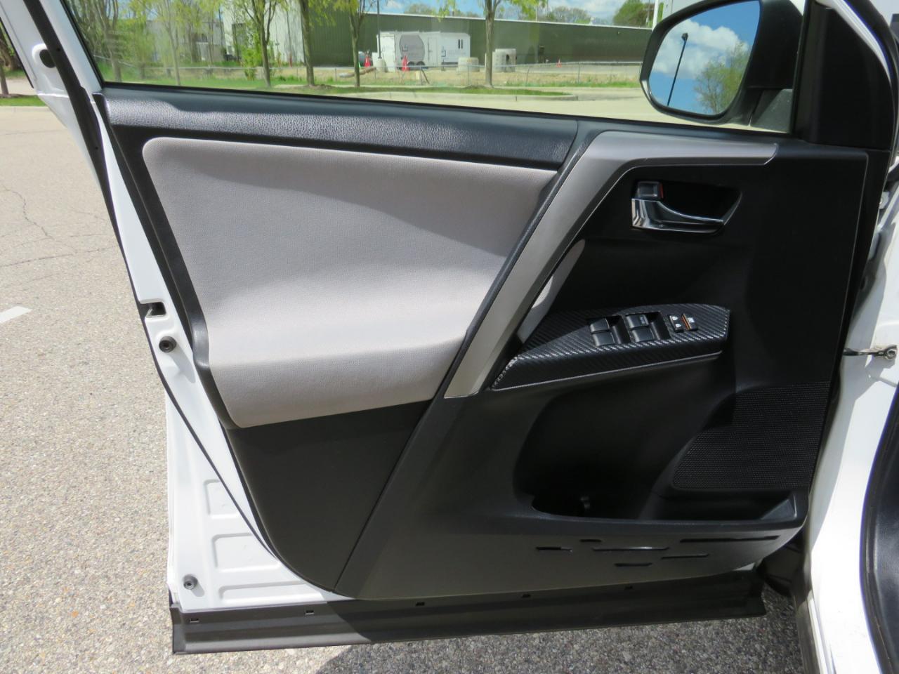 Toyota RAV4 XLE AWD 2015