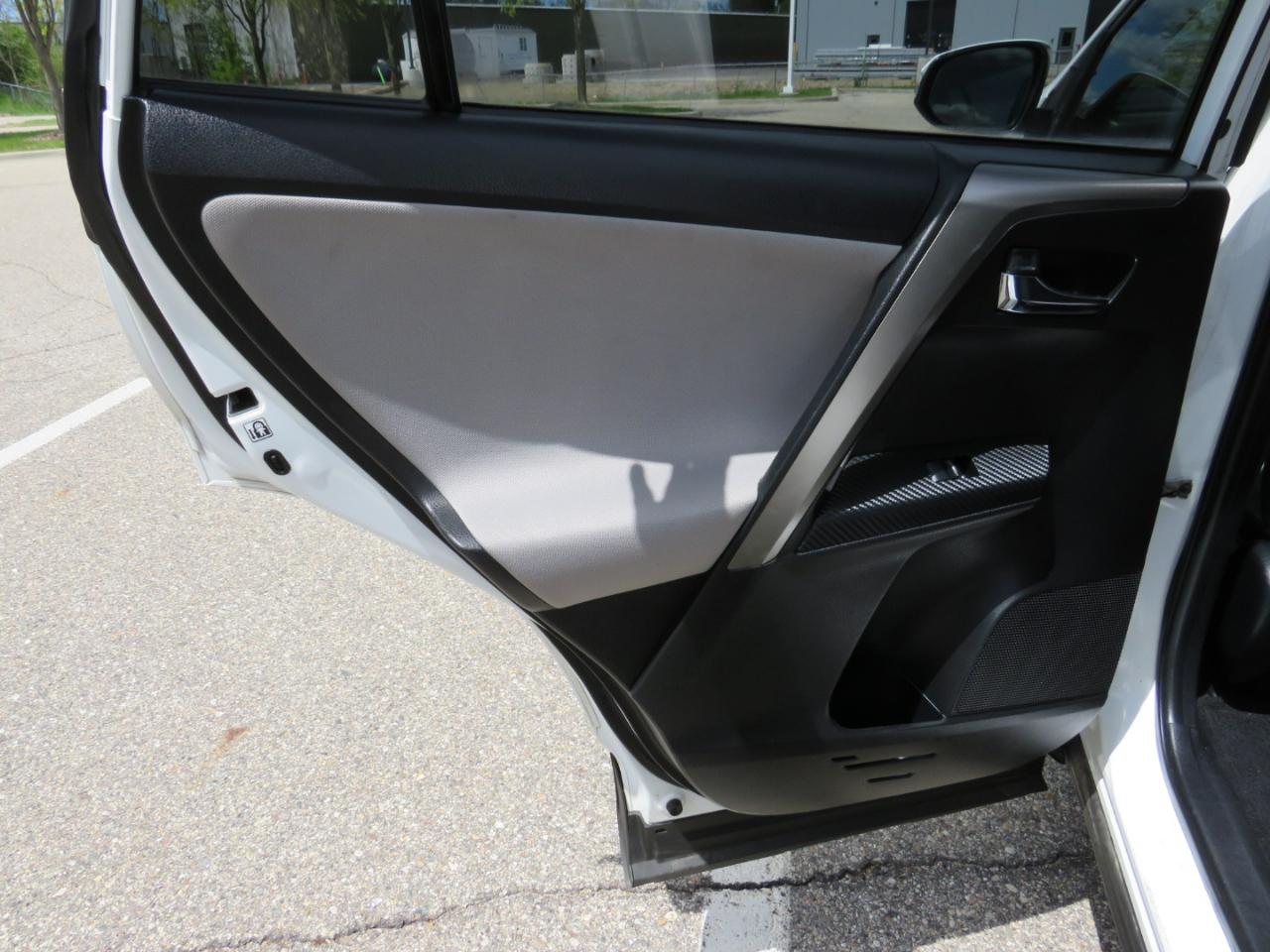 Toyota RAV4 XLE AWD 2015