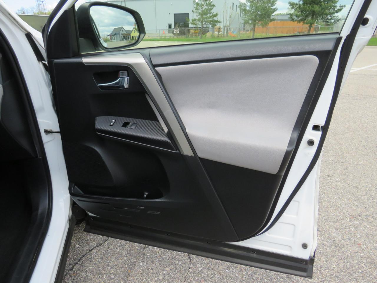 Toyota RAV4 XLE AWD 2015