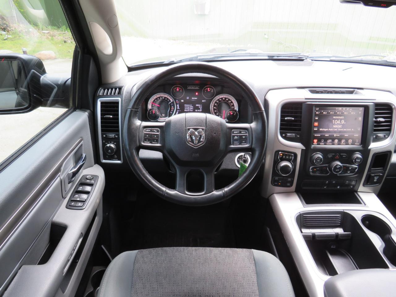 RAM 1500 SLT Crew Cab SWB 4WD 2017