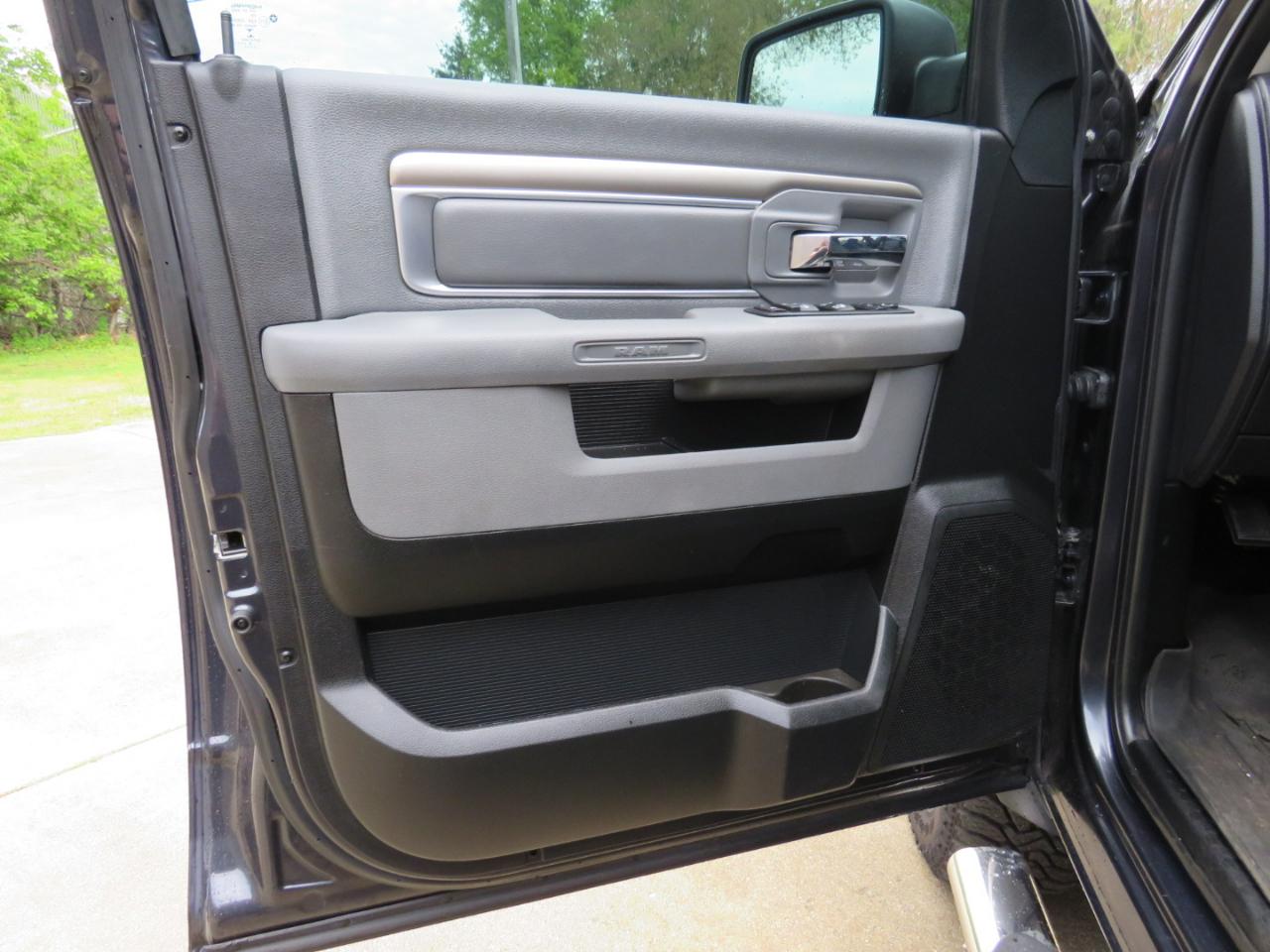 RAM 1500 SLT Crew Cab SWB 4WD 2017