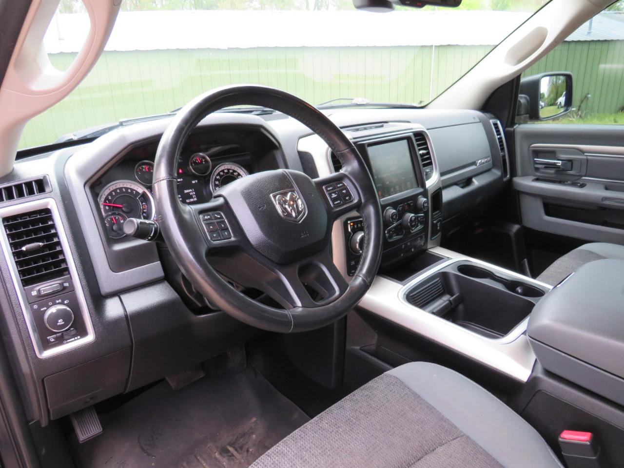 RAM 1500 SLT Crew Cab SWB 4WD 2017