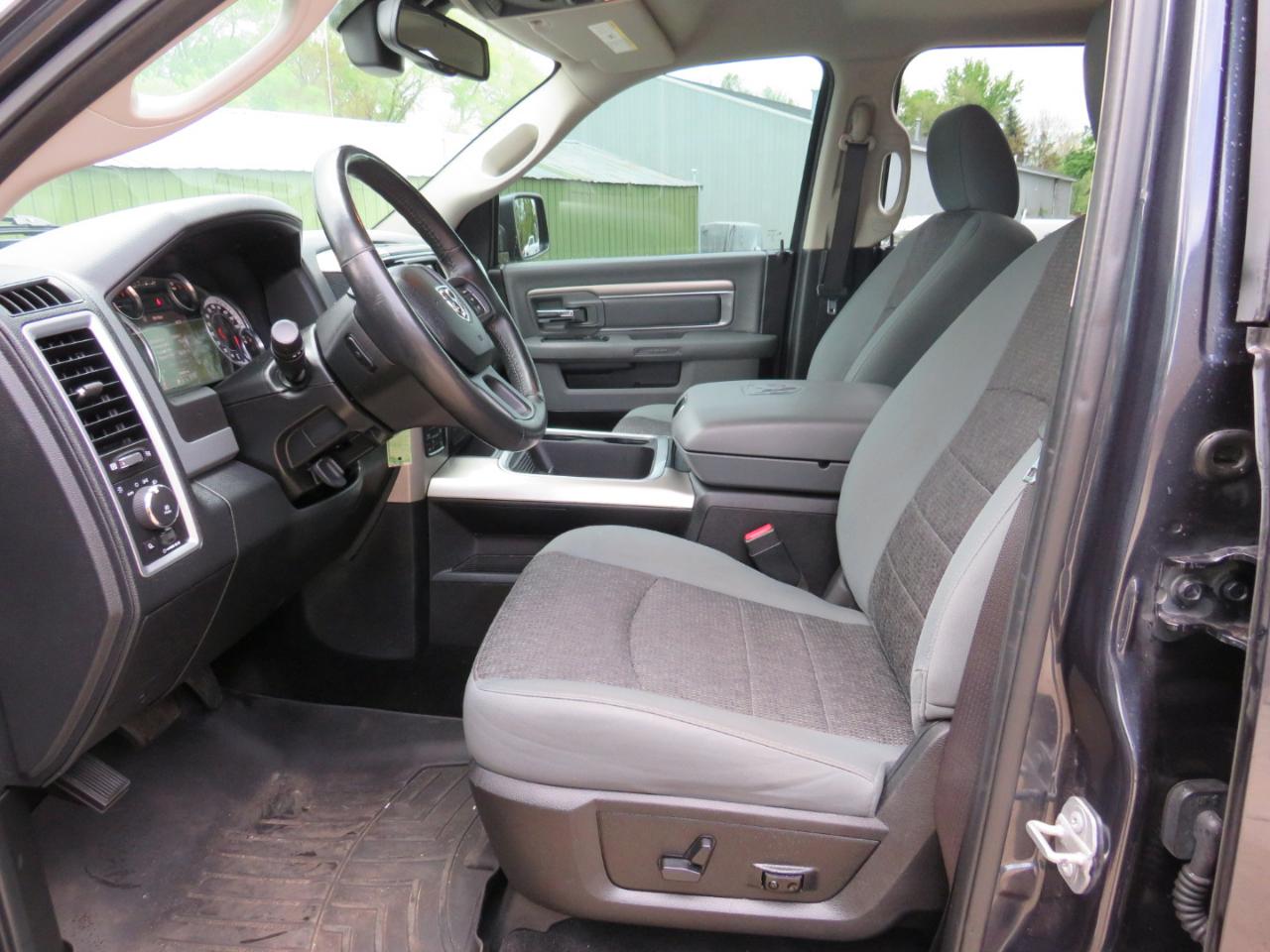 RAM 1500 SLT Crew Cab SWB 4WD 2017