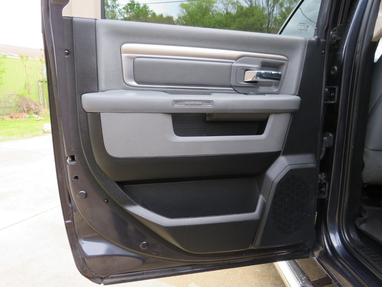 RAM 1500 SLT Crew Cab SWB 4WD 2017