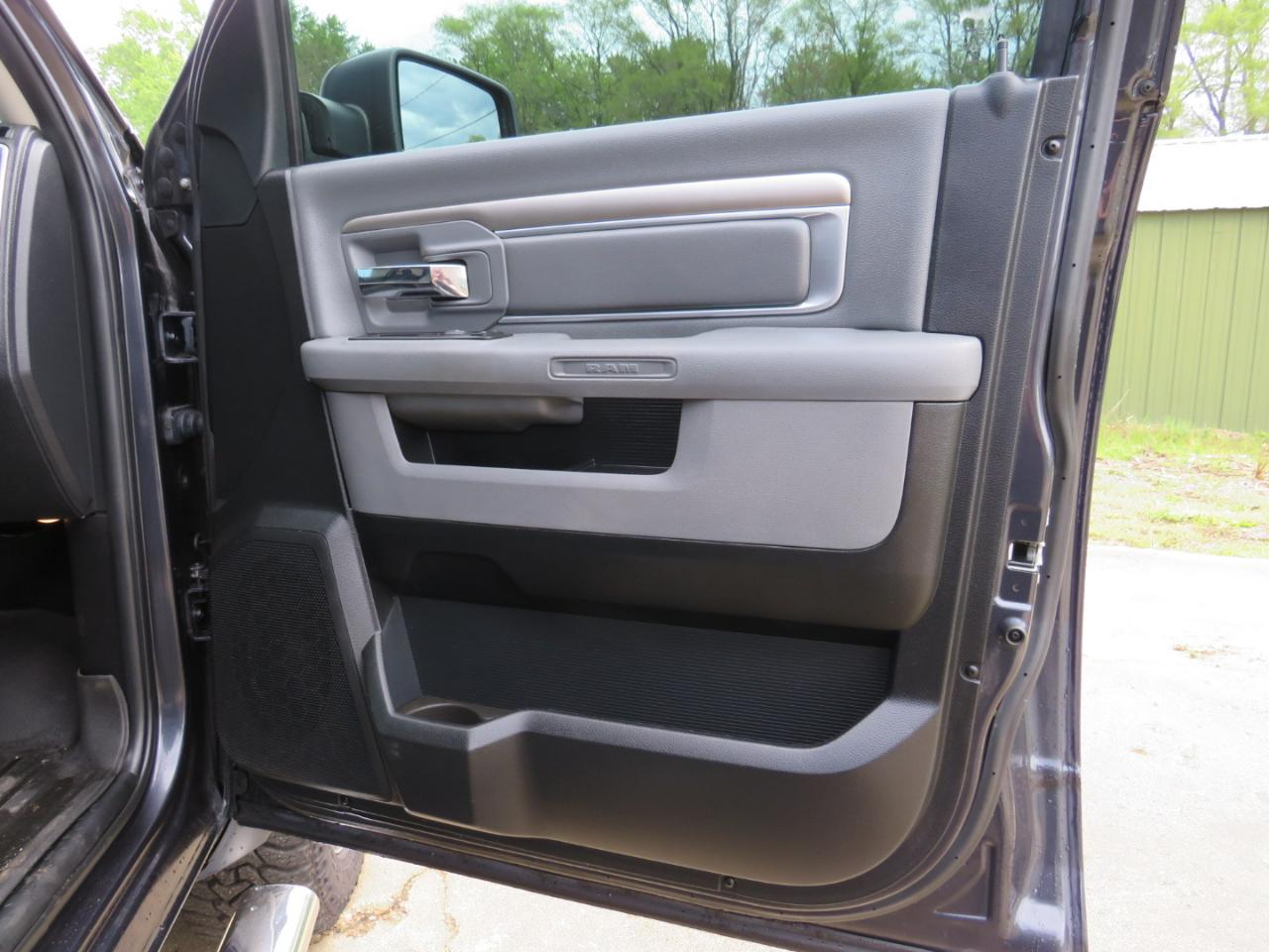 RAM 1500 SLT Crew Cab SWB 4WD 2017