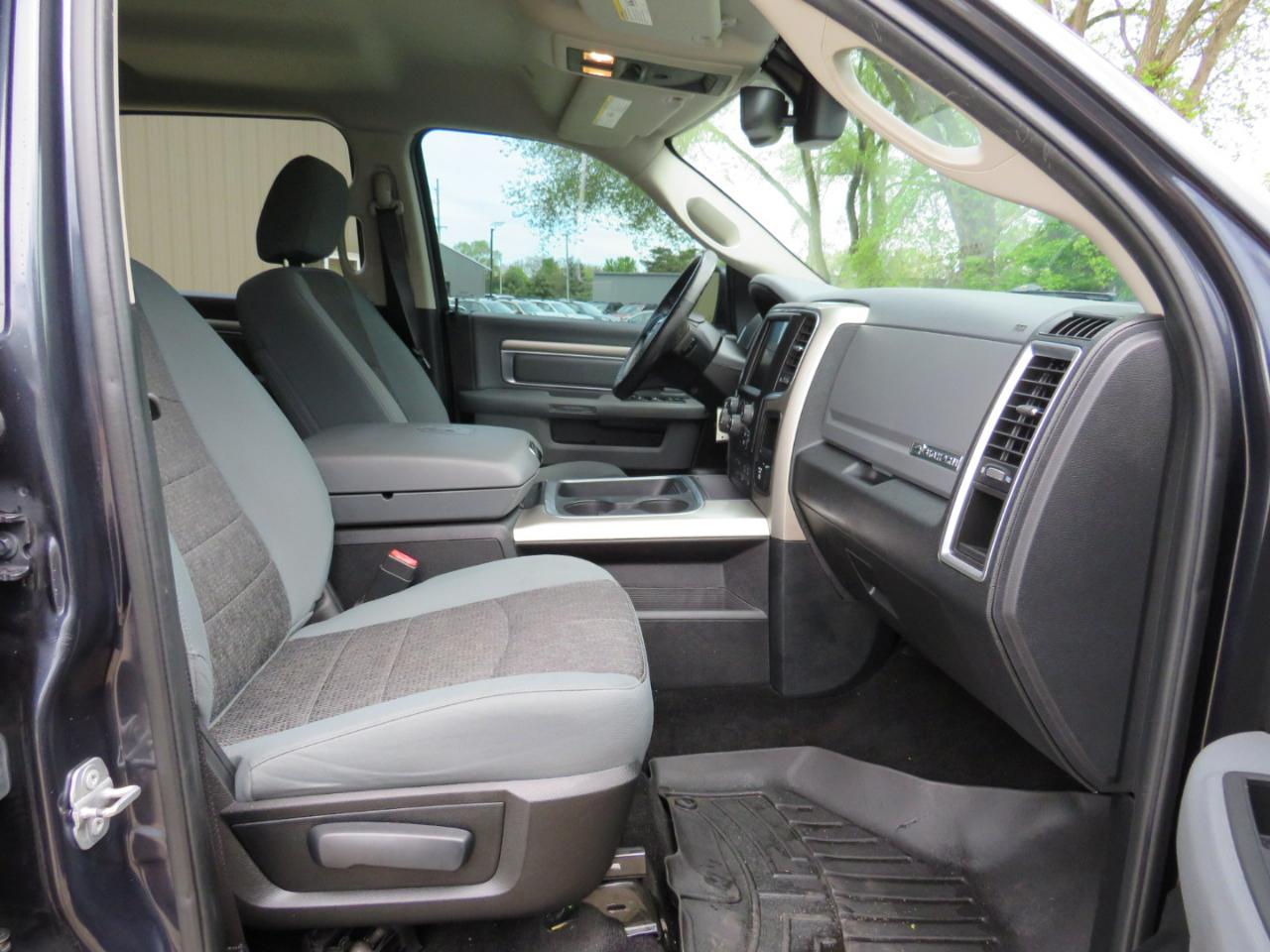 RAM 1500 SLT Crew Cab SWB 4WD 2017