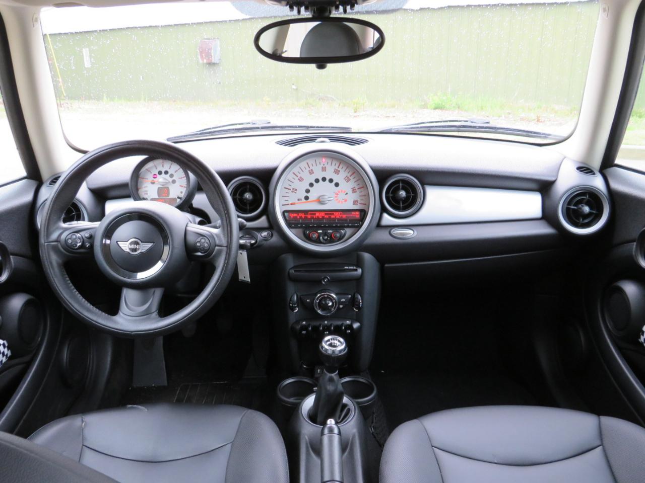 MINI Cooper Base 2D Hatchback 2013