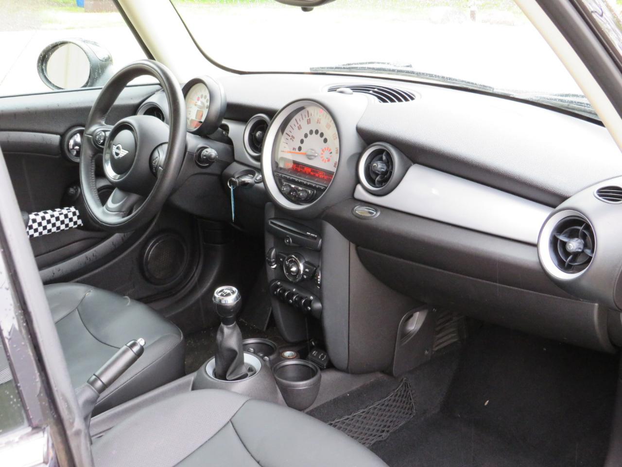 MINI Cooper Base 2D Hatchback 2013