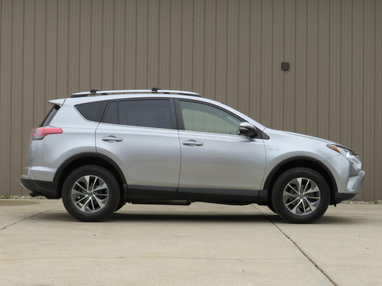 Toyota RAV4 Hybrid XLE 2018
