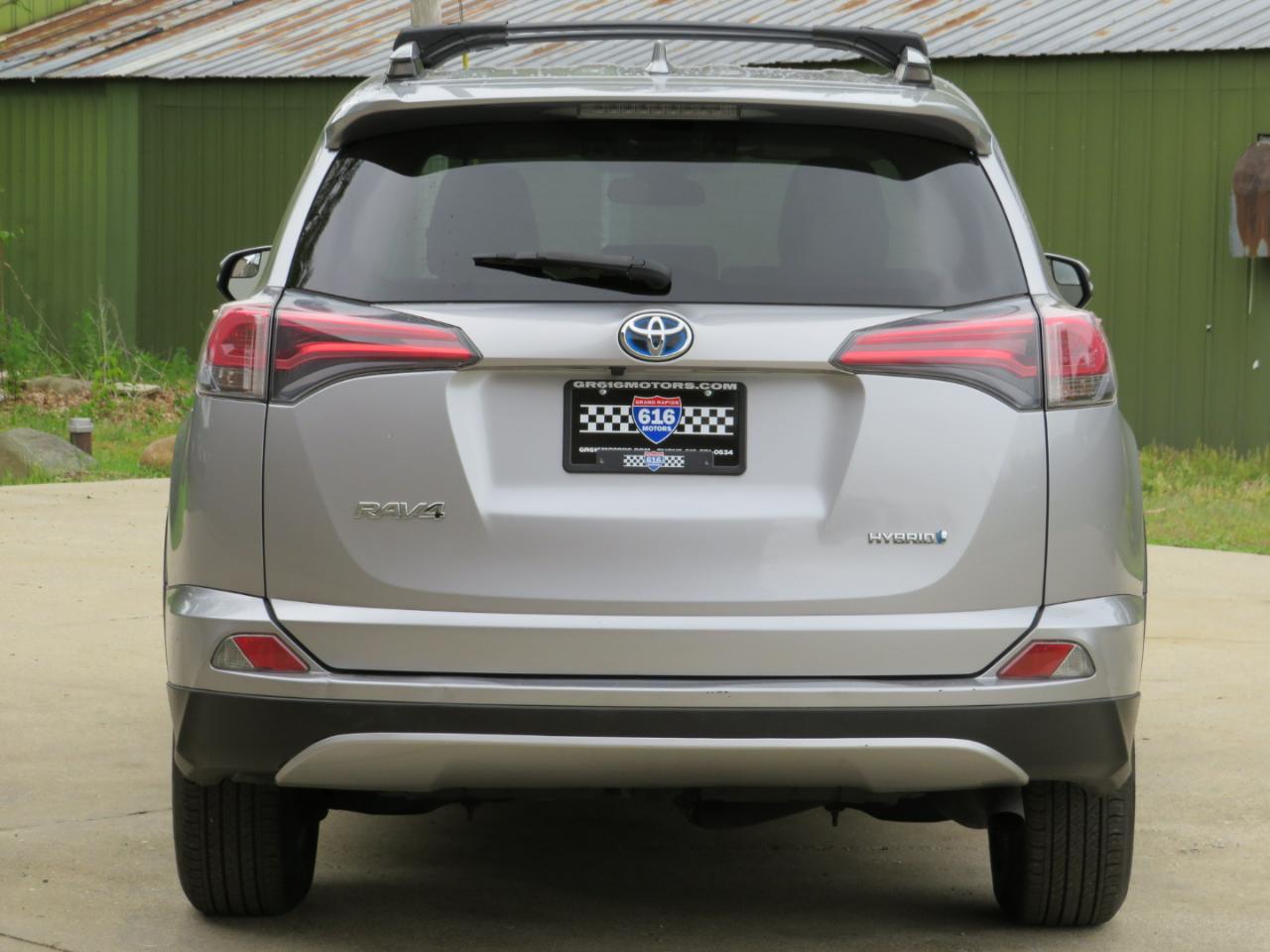 Toyota RAV4 Hybrid XLE 2018