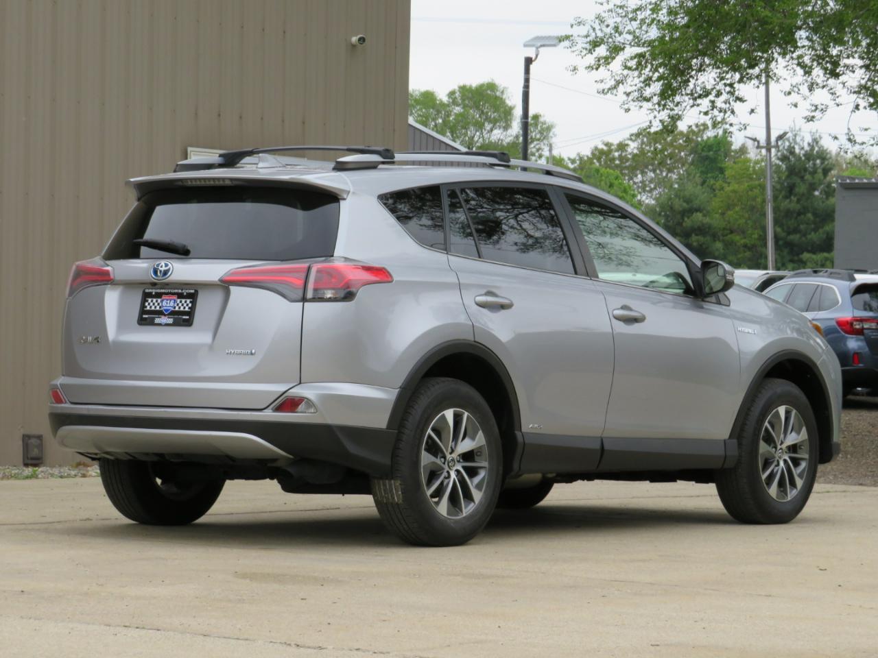 Toyota RAV4 Hybrid XLE 2018