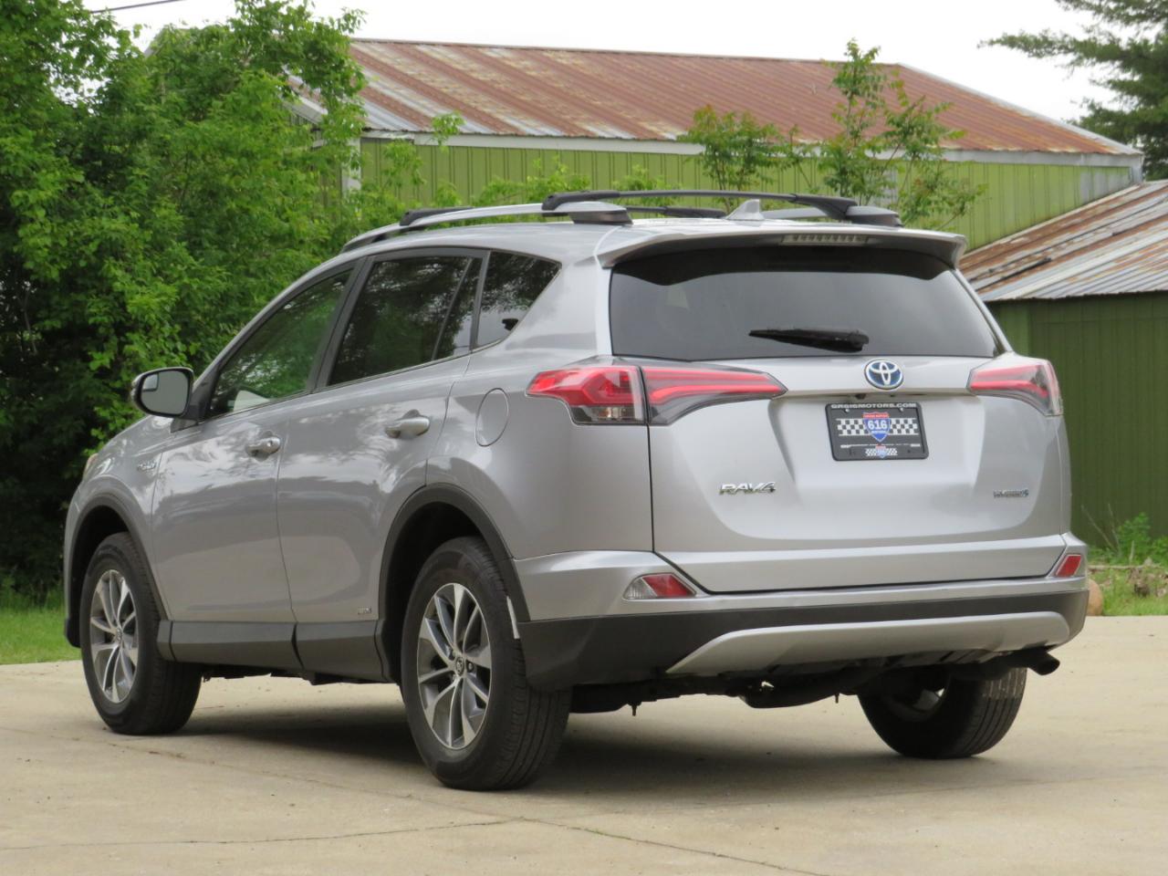 Toyota RAV4 Hybrid XLE 2018