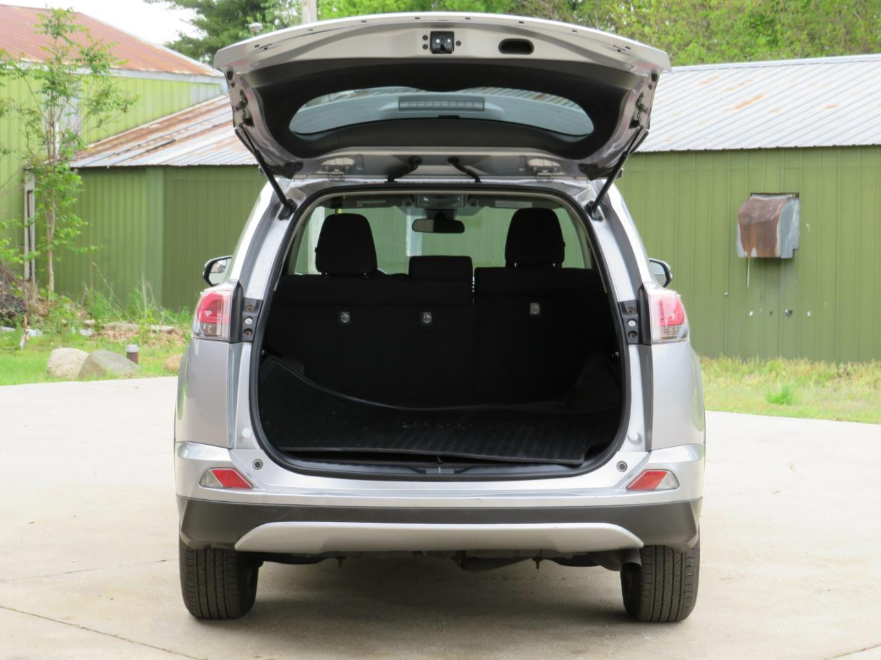 Toyota RAV4 Hybrid XLE 2018