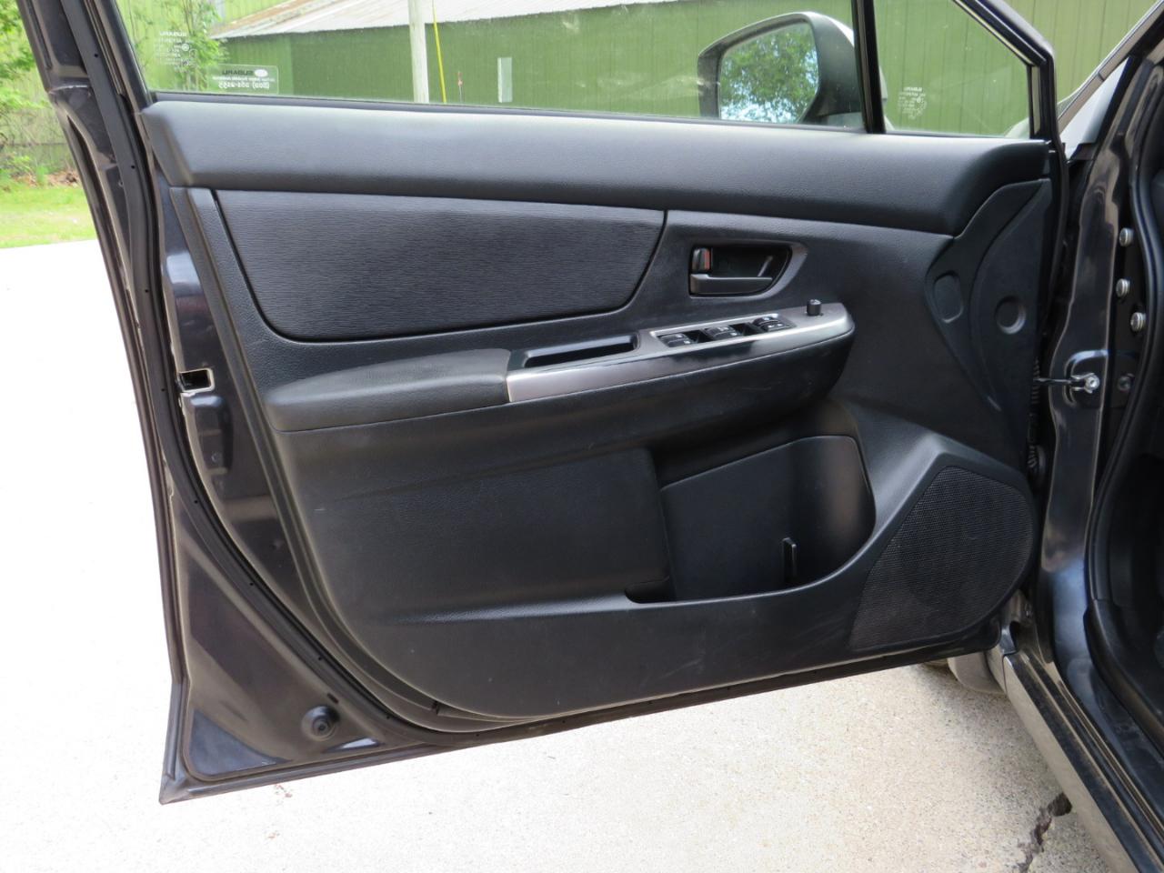 Subaru Impreza 2.0i Premium PZEV 5-Door 2016