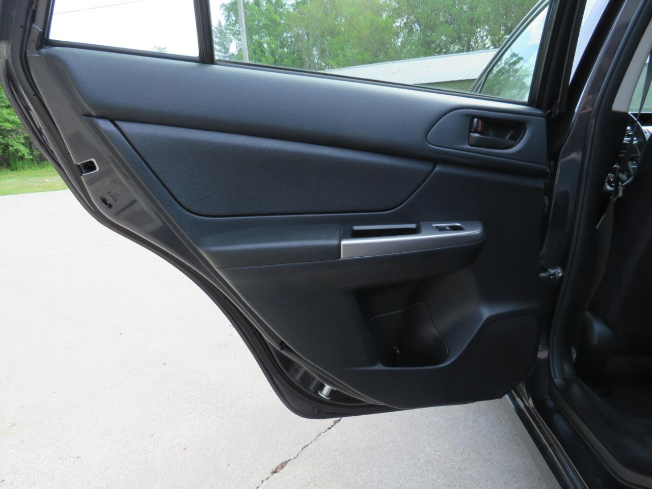 Subaru Impreza 2.0i Premium PZEV 5-Door 2016