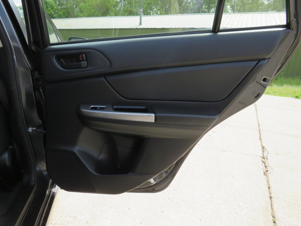 Subaru Impreza 2.0i Premium PZEV 5-Door 2016