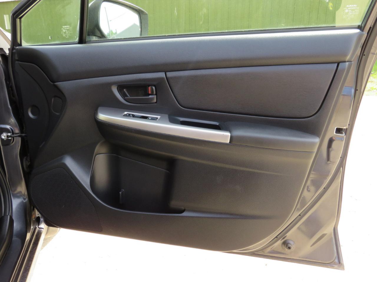 Subaru Impreza 2.0i Premium PZEV 5-Door 2016