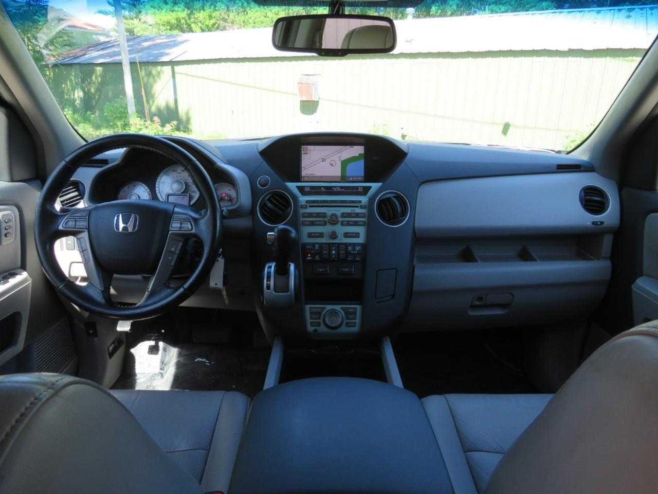 Honda Pilot Touring 2WD 5-Spd AT 2010