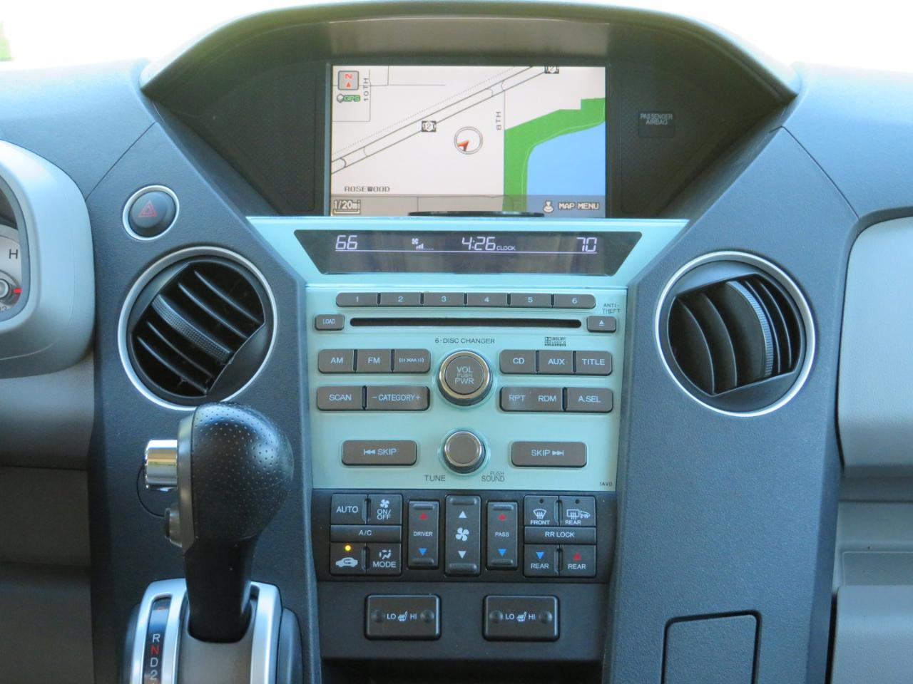 Honda Pilot Touring 2WD 5-Spd AT 2010