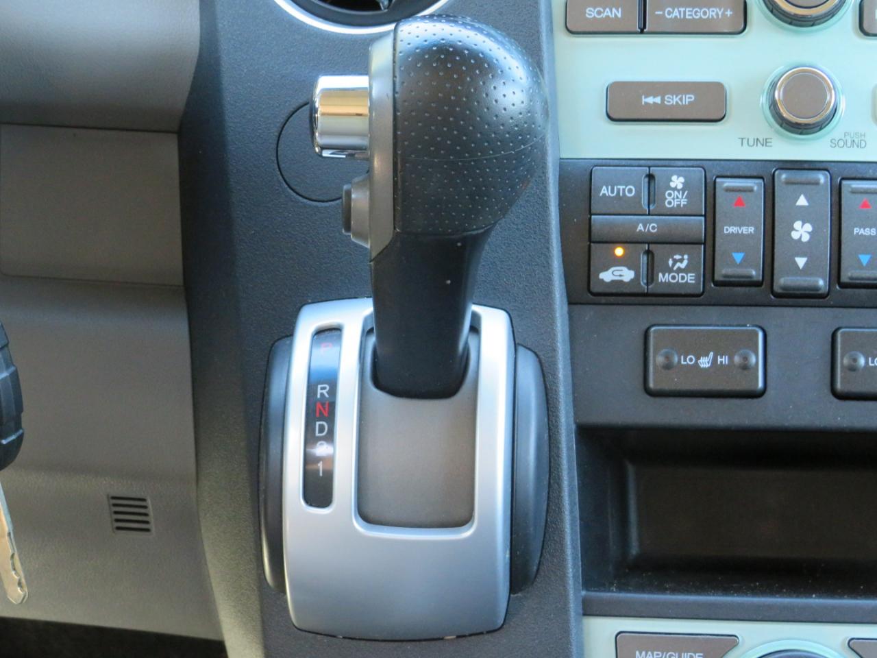 Honda Pilot Touring 2WD 5-Spd AT 2010