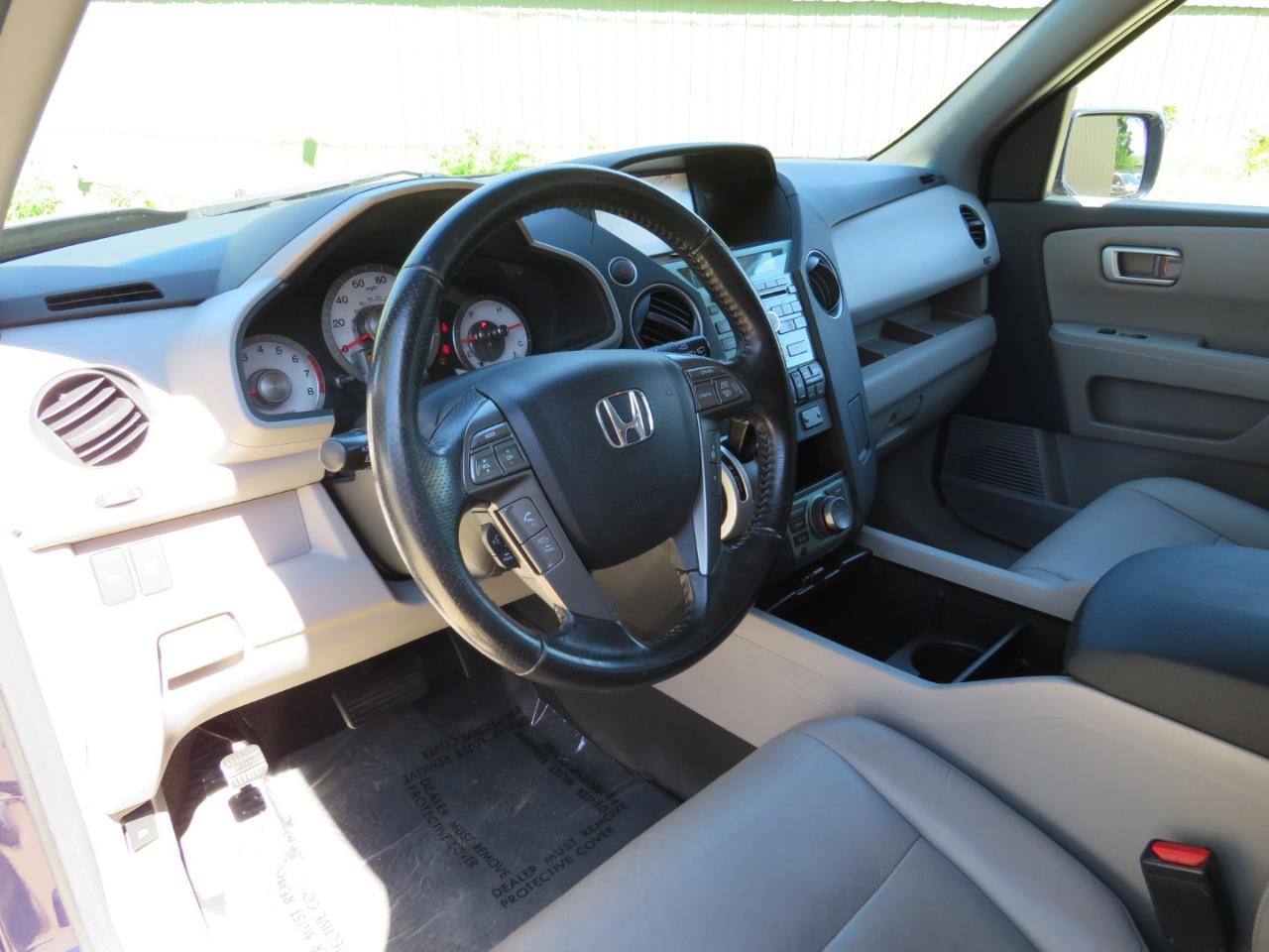 Honda Pilot Touring 2WD 5-Spd AT 2010