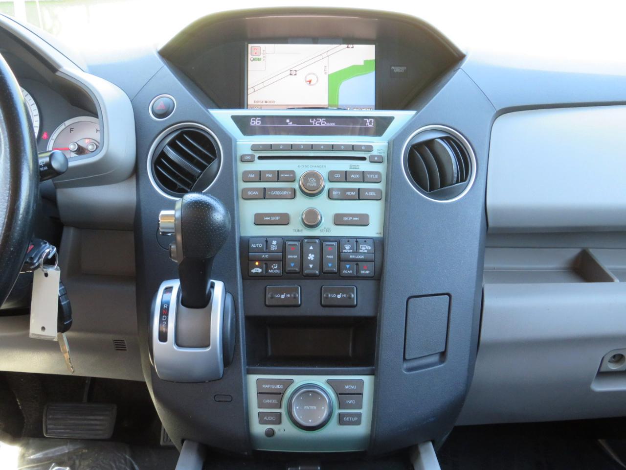 Honda Pilot Touring 2WD 5-Spd AT 2010