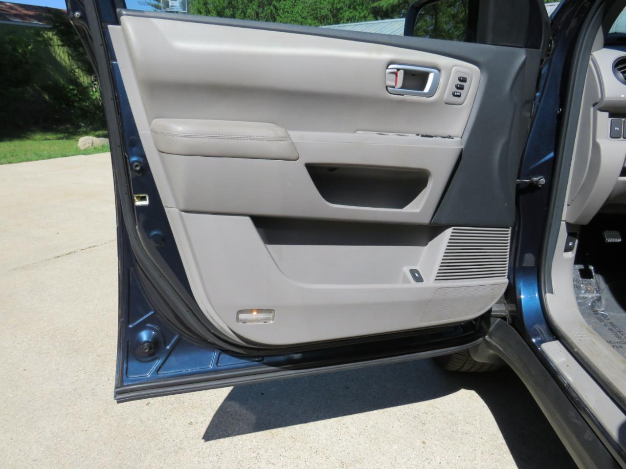 Honda Pilot Touring 2WD 5-Spd AT 2010