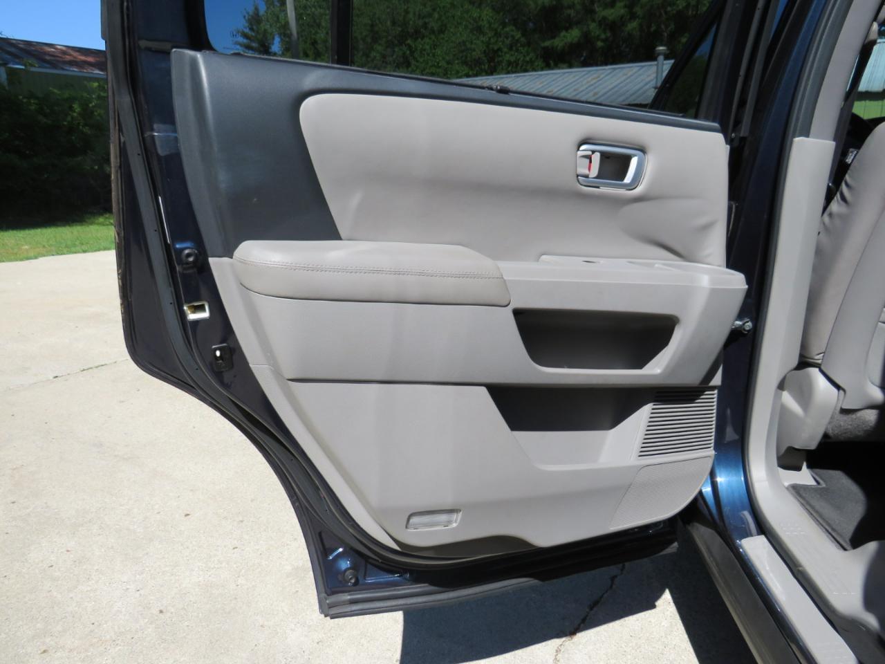 Honda Pilot Touring 2WD 5-Spd AT 2010