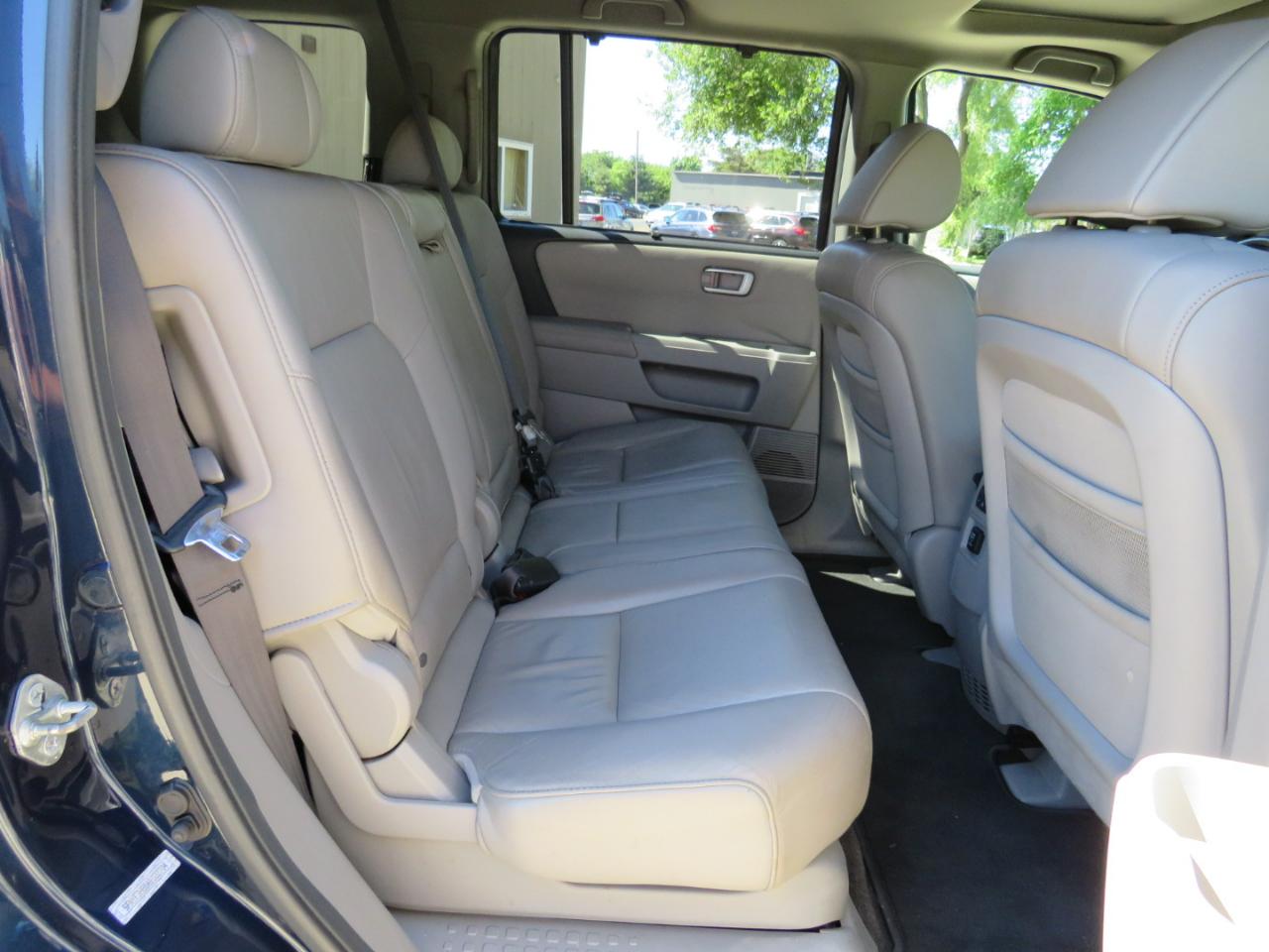 Honda Pilot Touring 2WD 5-Spd AT 2010