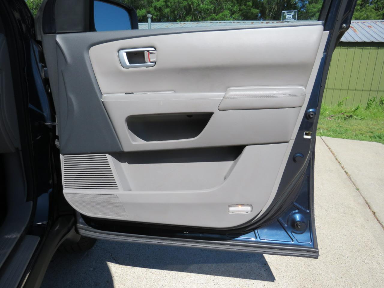 Honda Pilot Touring 2WD 5-Spd AT 2010