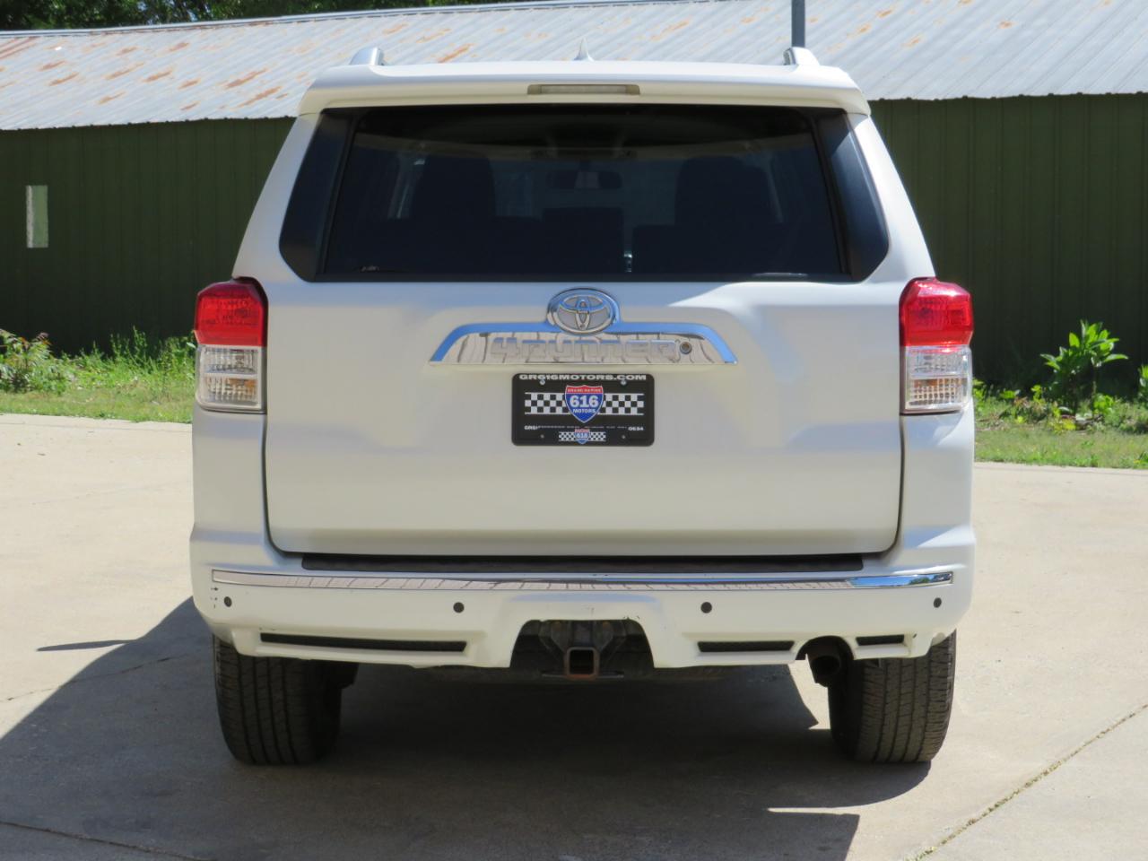 Toyota 4Runner SR5 4WD 2013