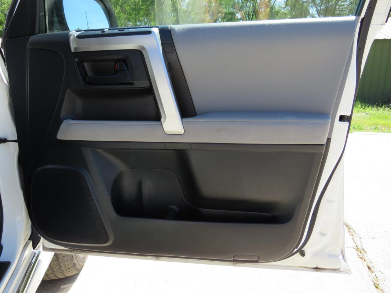 Toyota 4Runner SR5 4WD 2013