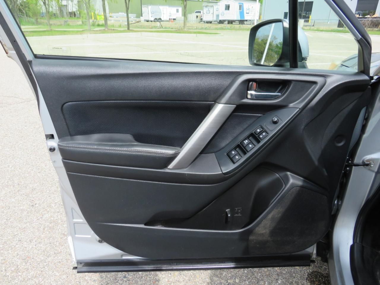 Subaru Forester 2.5i Limited 2014