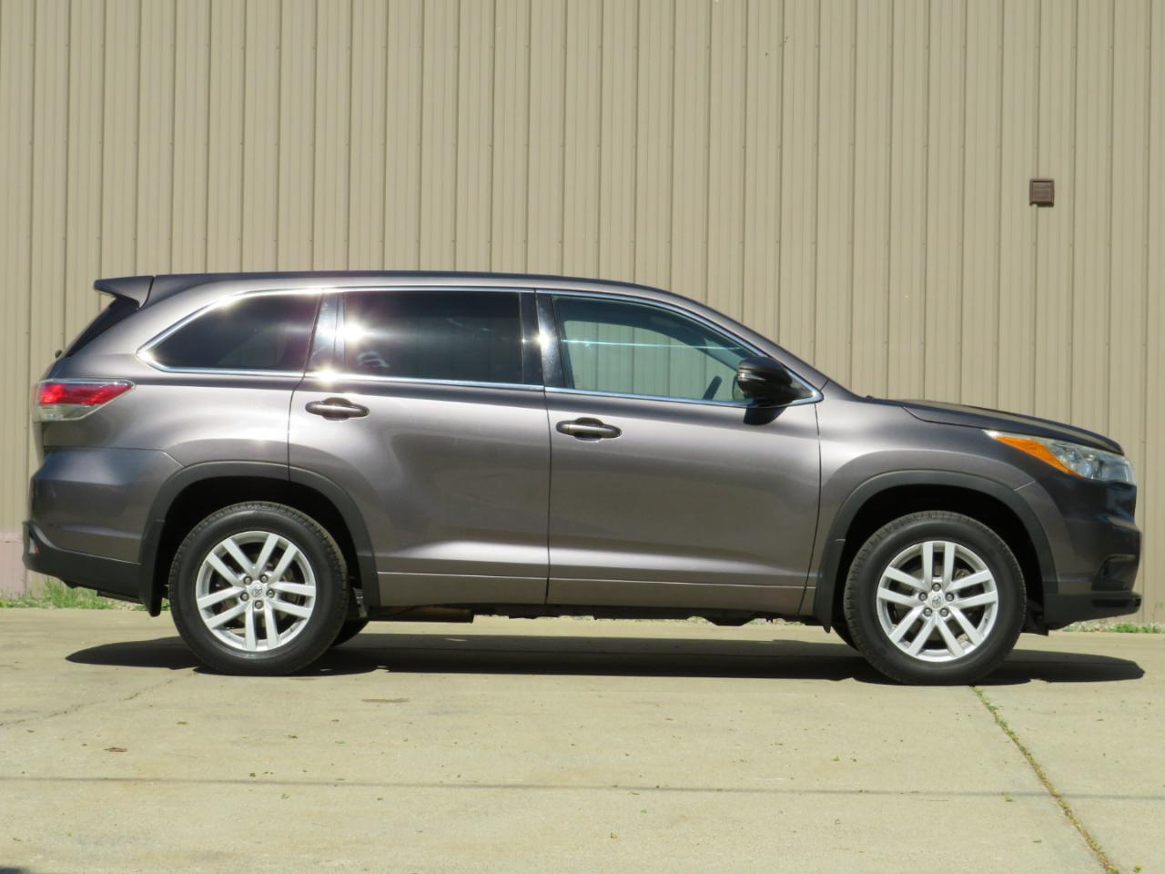 Toyota Highlander LE AWD V6 2014