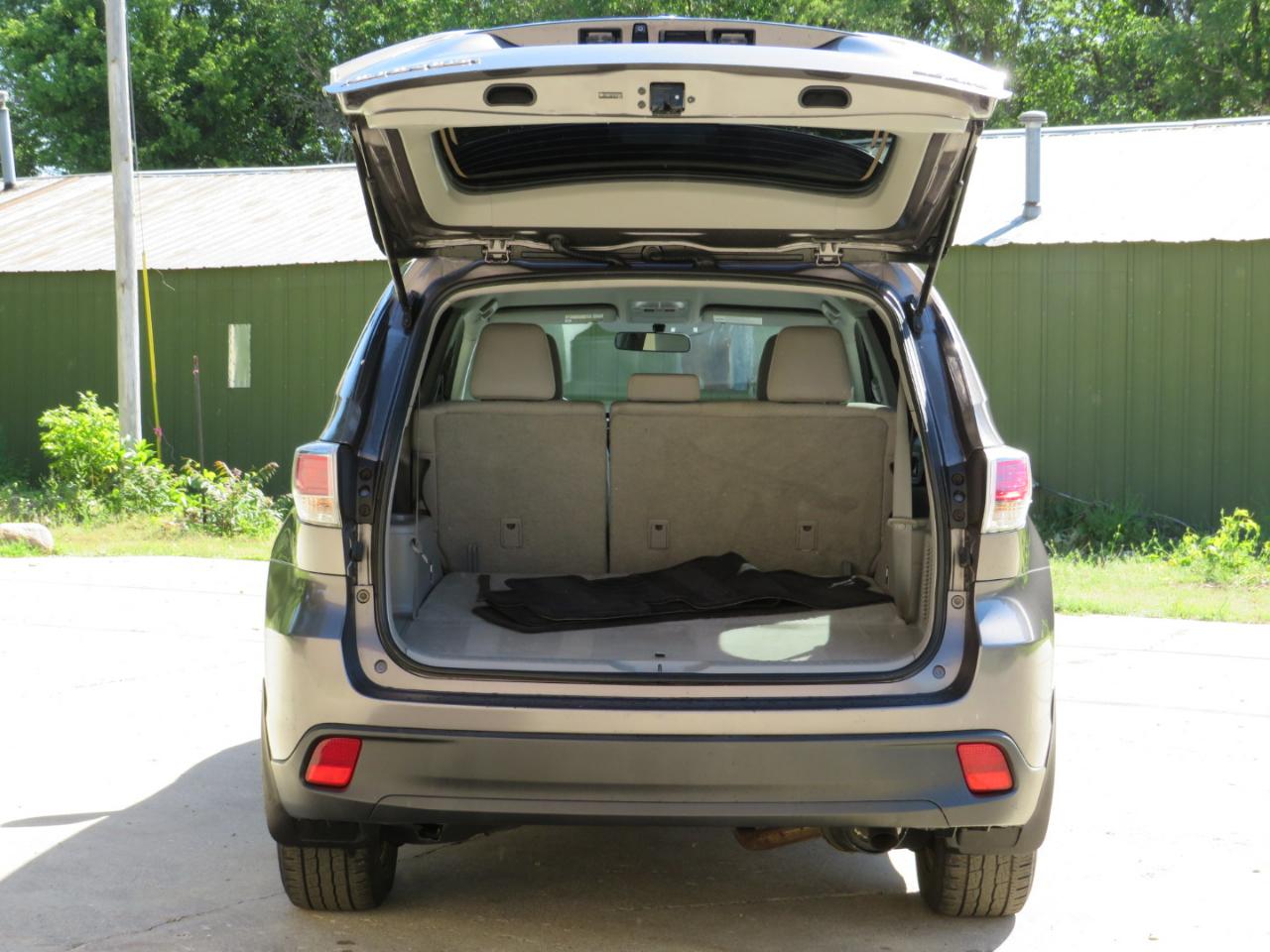 Toyota Highlander LE AWD V6 2014