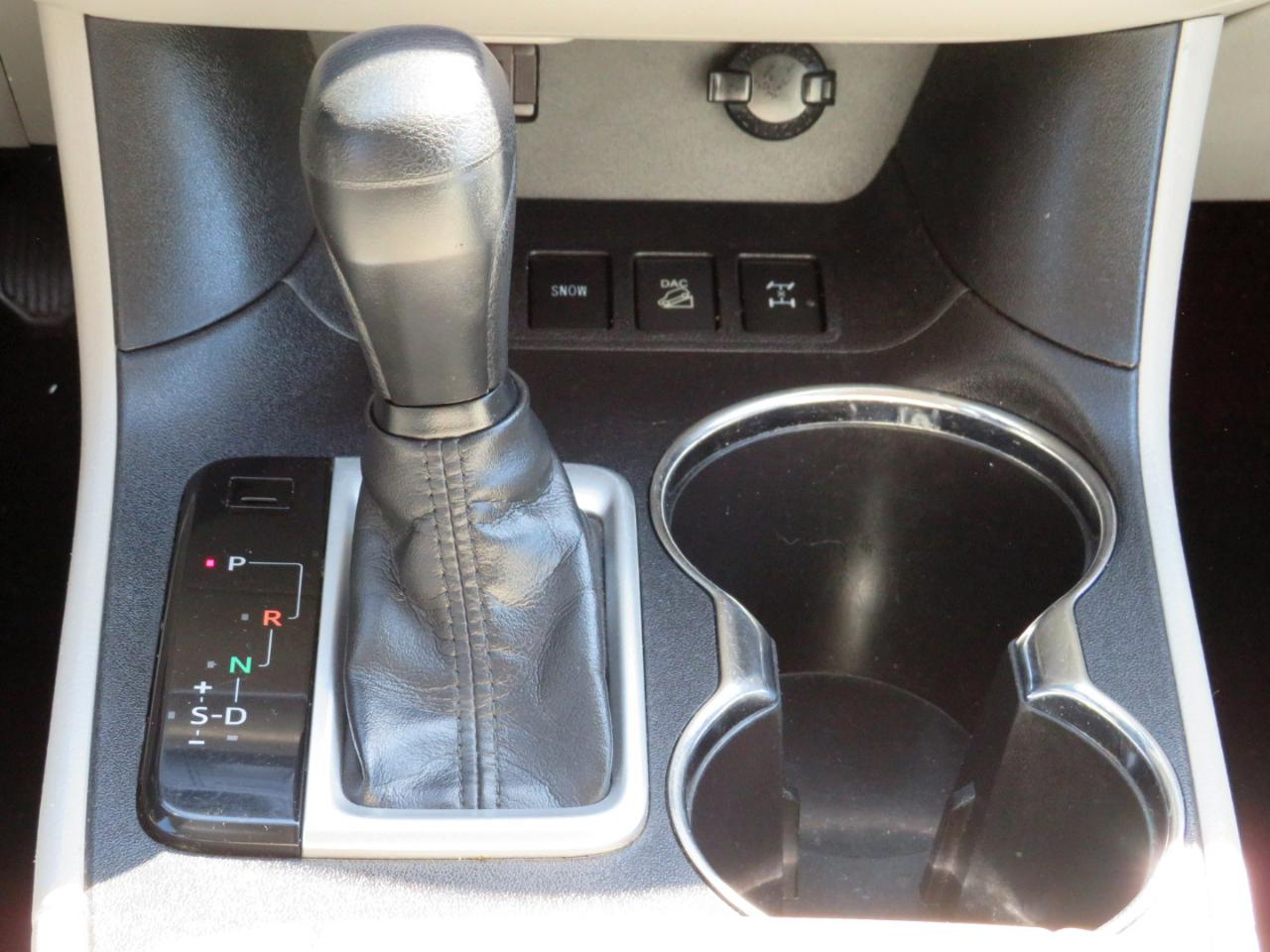 Toyota Highlander LE AWD V6 2014