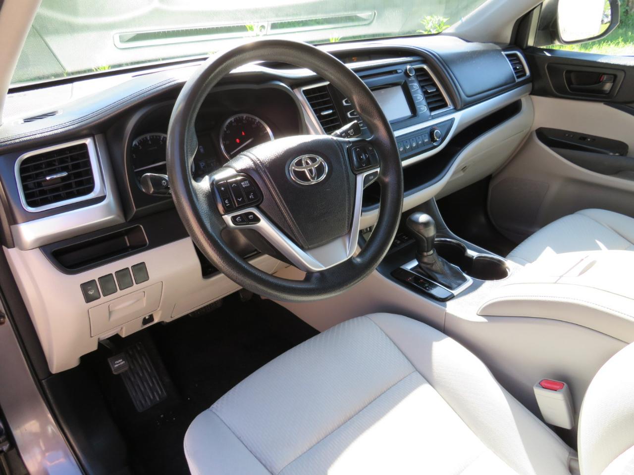 Toyota Highlander LE AWD V6 2014