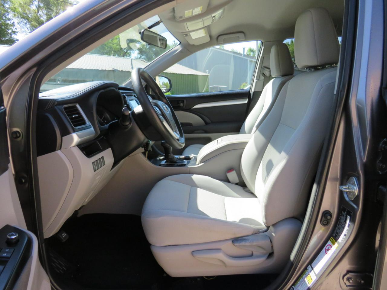 Toyota Highlander LE AWD V6 2014
