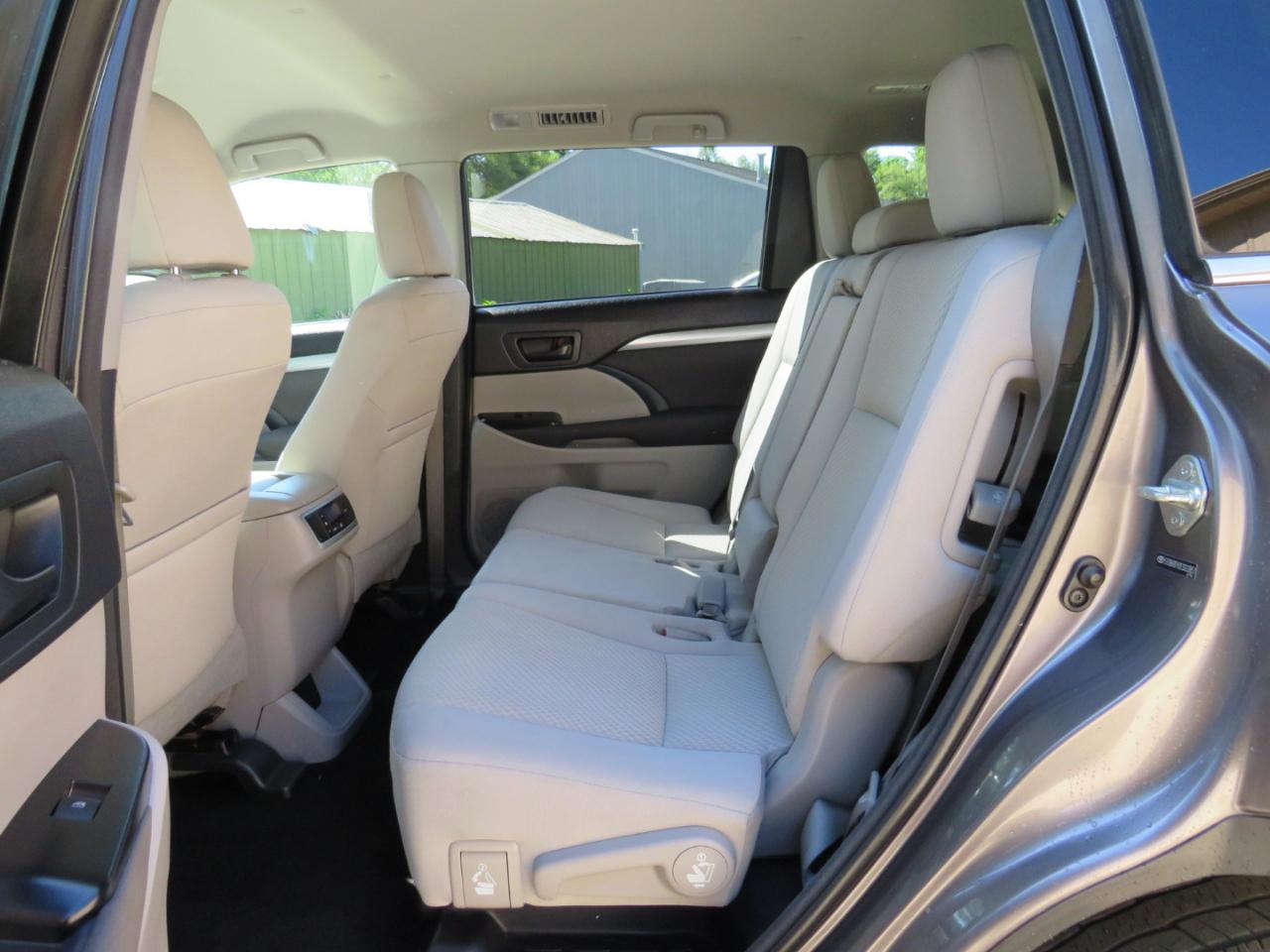 Toyota Highlander LE AWD V6 2014