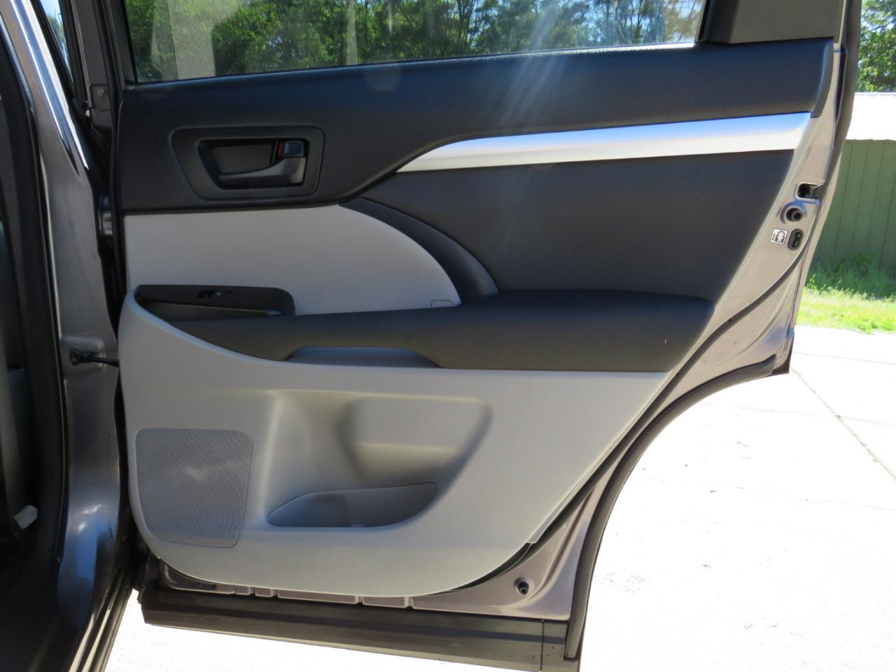 Toyota Highlander LE AWD V6 2014