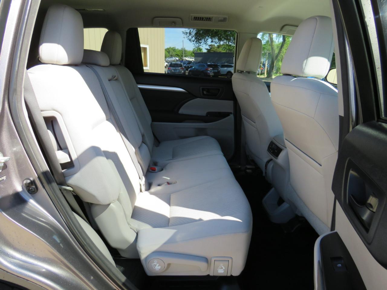 Toyota Highlander LE AWD V6 2014